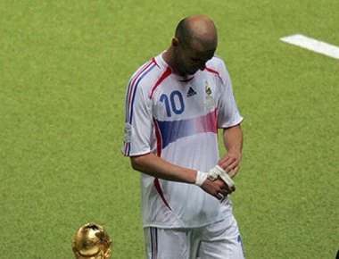 13 χρόνια πριν: Το τέλος που δεν άξιζε στον Ζινεντίν Ζιντάν (φώτο - βίντεο)